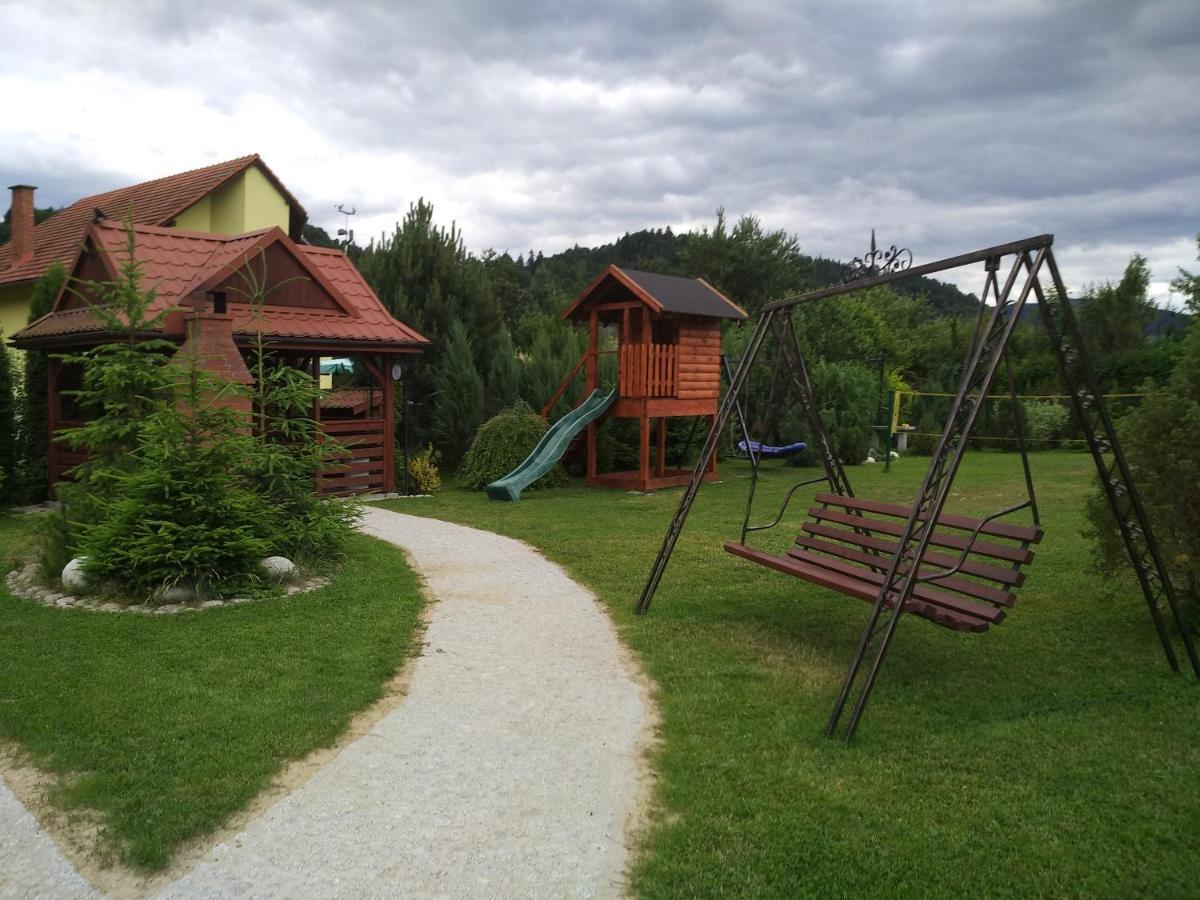 Pokoje Z Aneksami Kuchennymi U Wiktorii Sromowce Niżne 외부 사진